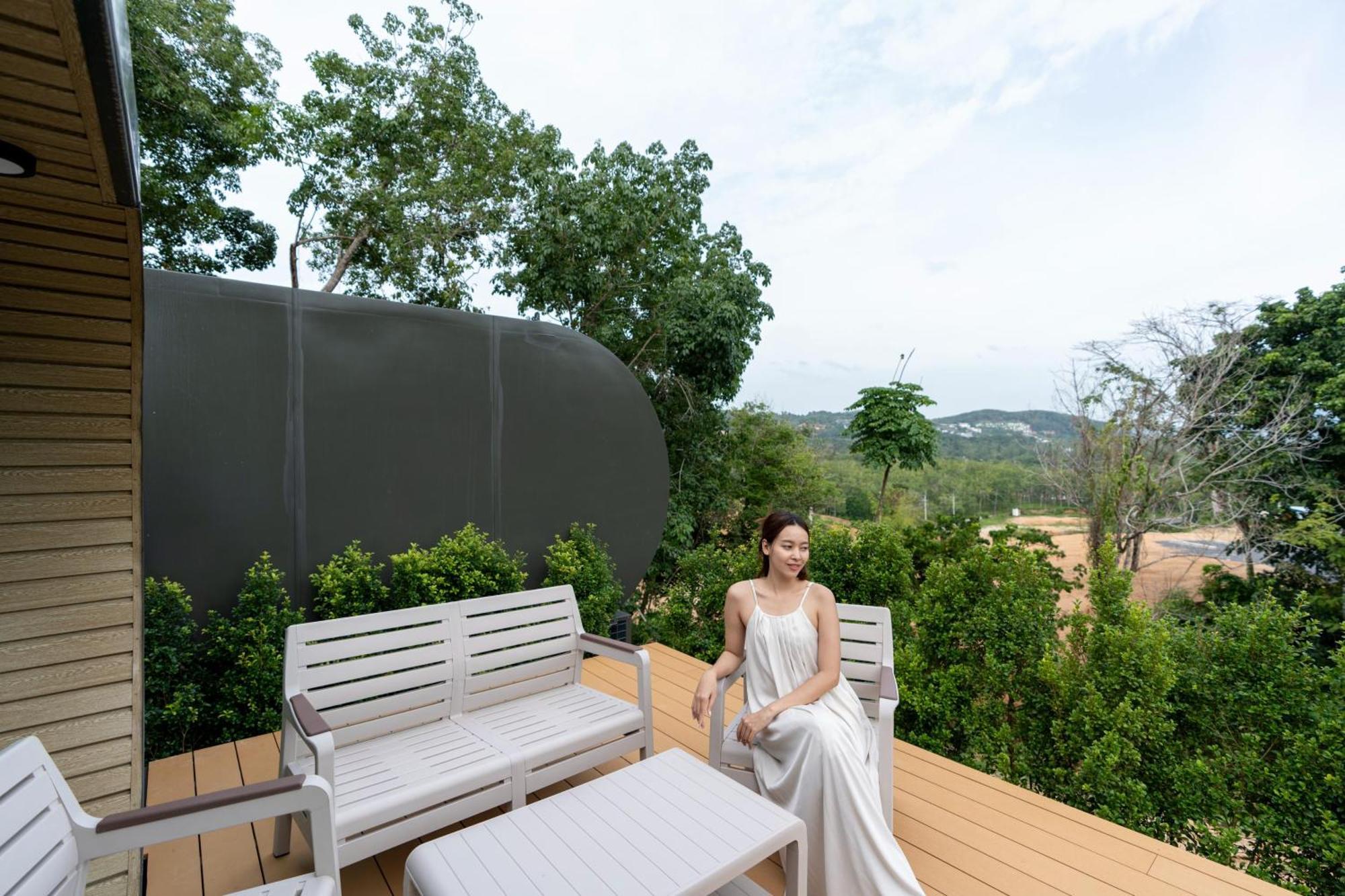 Akra Collection - Hideaway Strand Layan