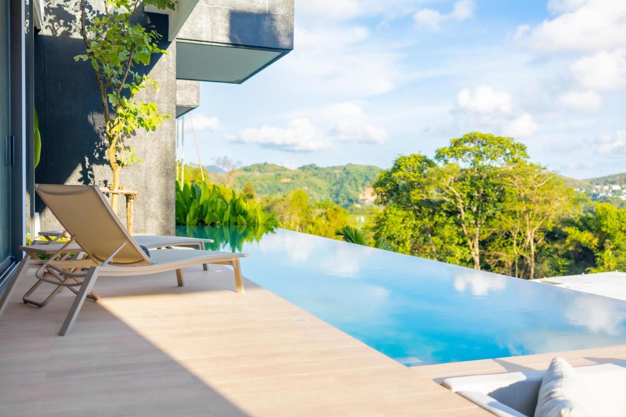 Akra Collection - Hideaway Strand Layan