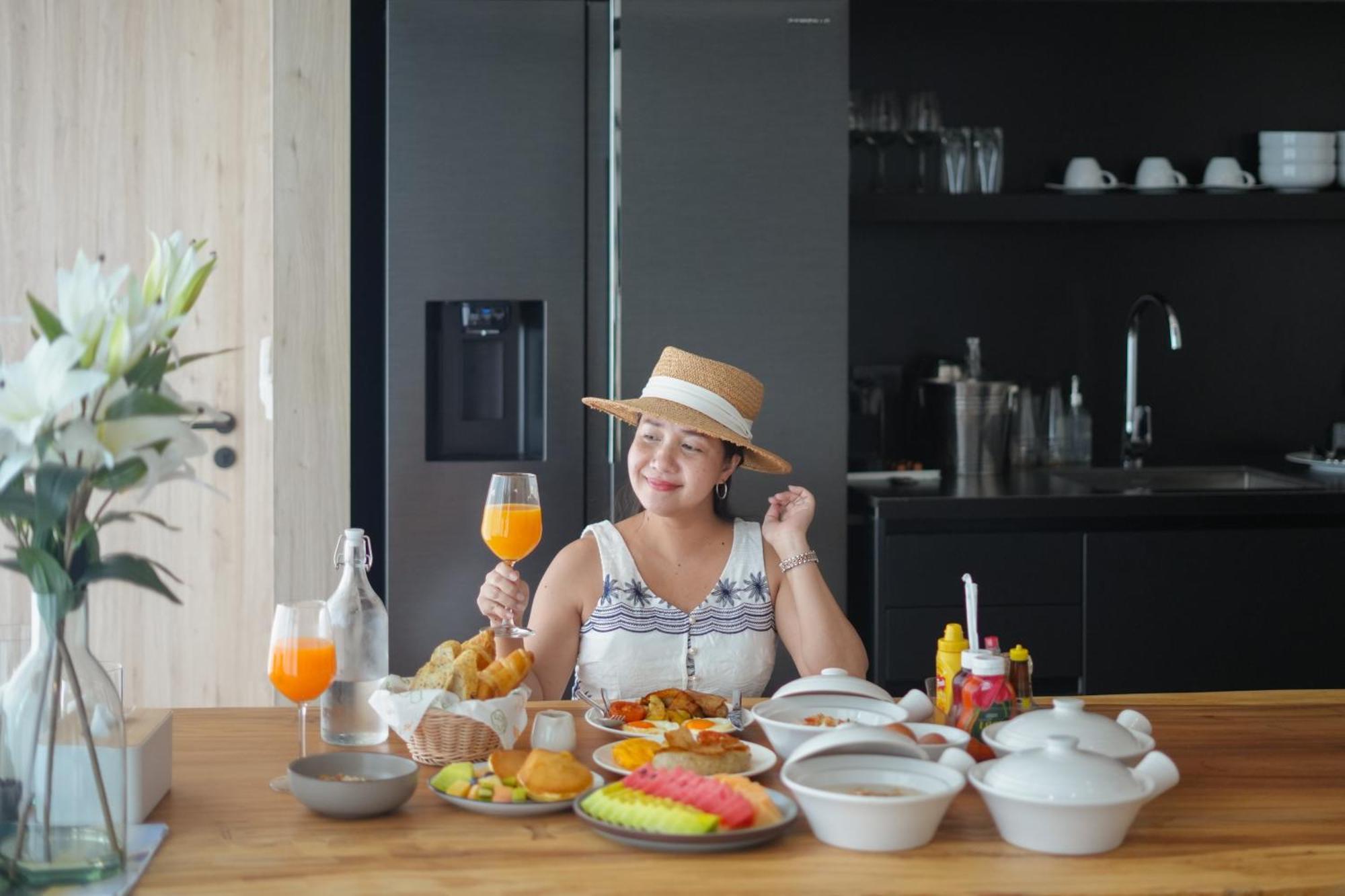 Akra Collection - Hideaway Strand Layan